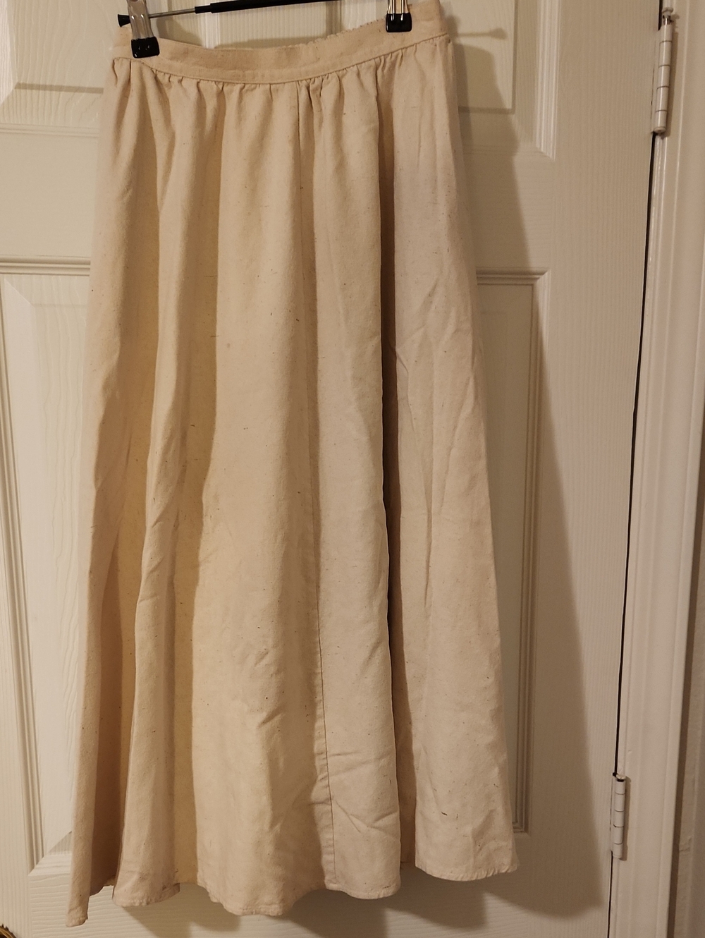 Naturelle Long Cream.colored Skirt by George Georgiou . 100 % Silk. Sz M